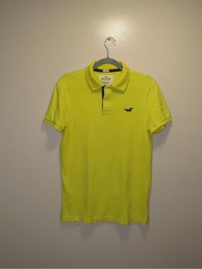 Hollister Men’s Yellow Polo Shirt. Size Small!